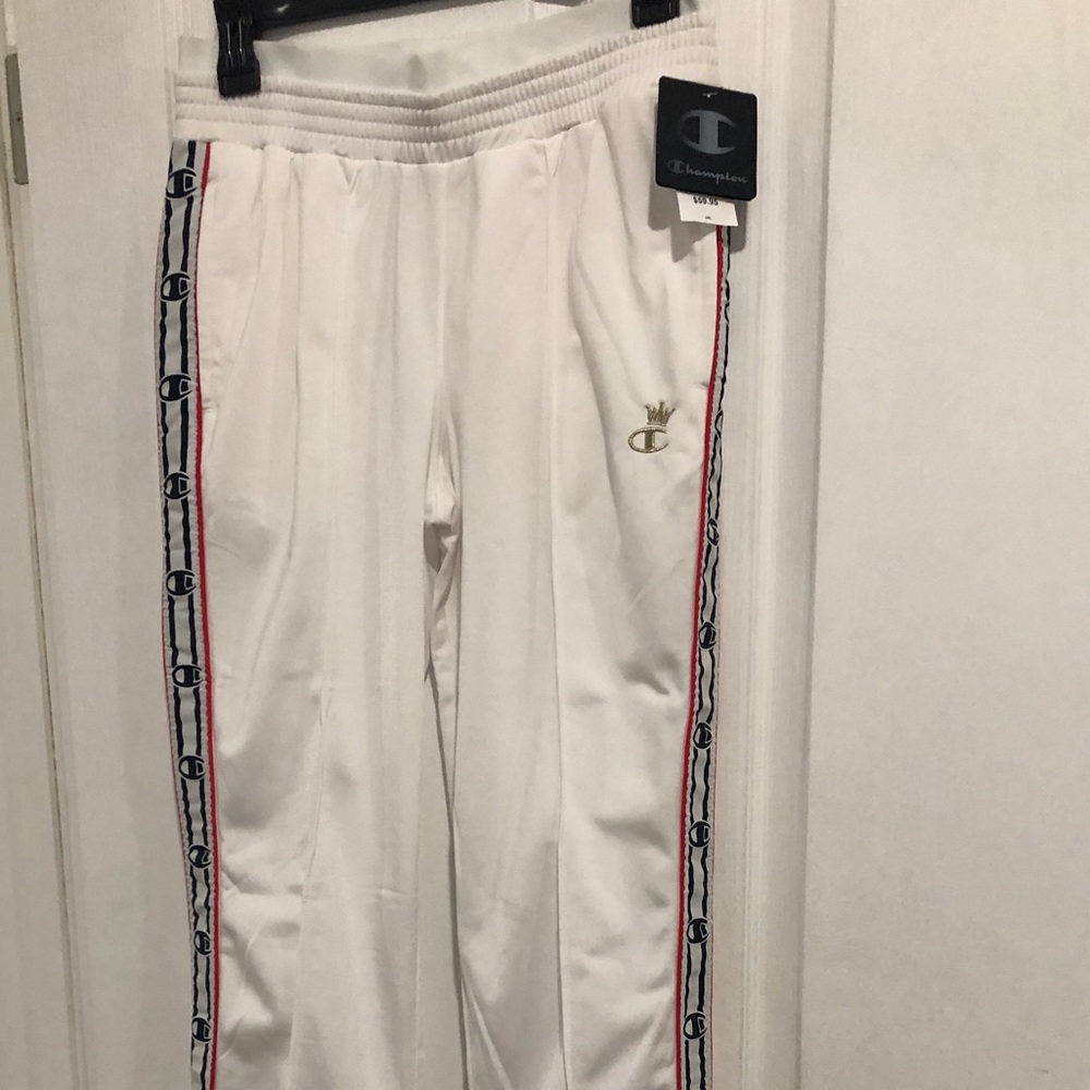 Champion - Picture 2 of 4